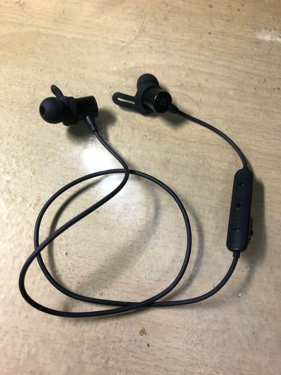 ケーブル有りワイヤレスイヤホンのレビュー : Kyu3's Blog