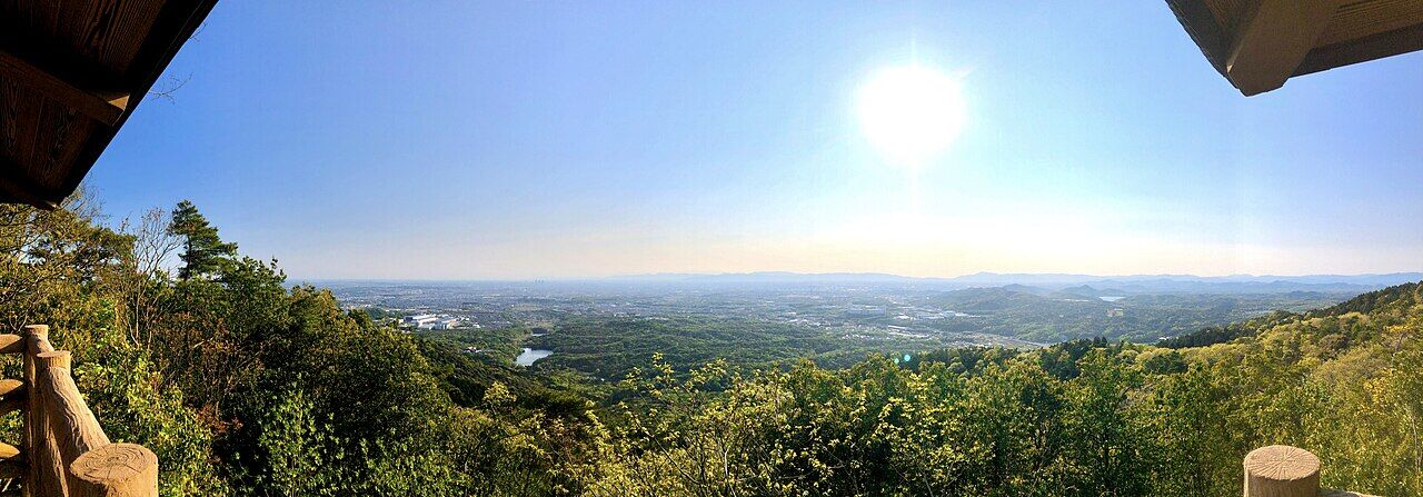 弥勒山山頂にある展望台から見える景色のパノラマ写真(西側名古屋〜春日井市内〜犬山方面)