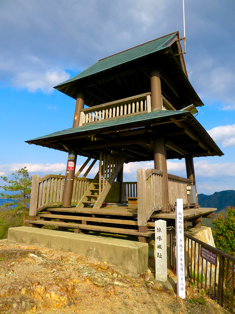 木曽川を望む絶景が見られる「猿啄城（さるばみじょう）展望台」