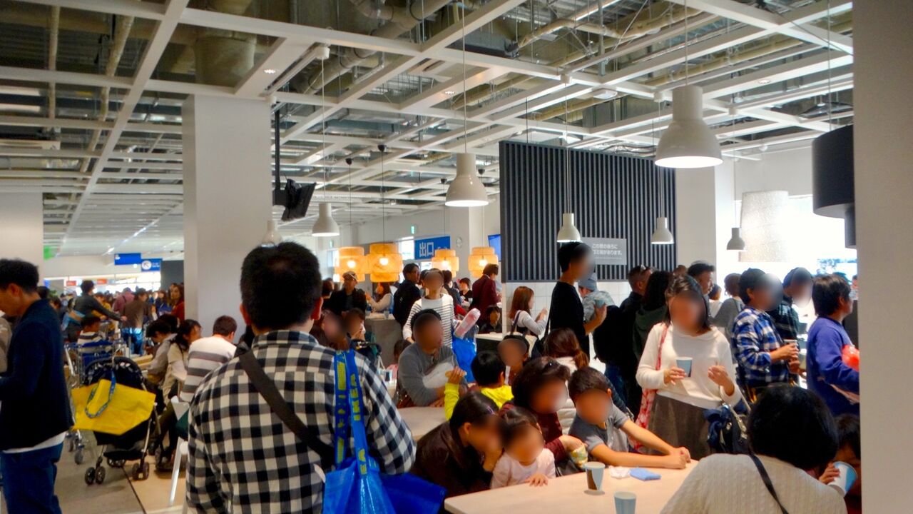 オープン1ヶ月後でも大勢の人で賑わう「IKEA長久手」 - 22:1階のカフェ