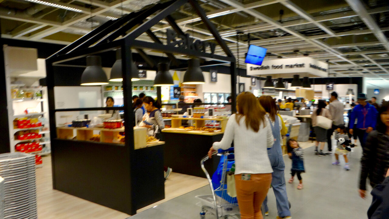 オープン1ヶ月後でも大勢の人で賑わう「IKEA長久手」 - 23:スウェーデンの料理や食材コーナー