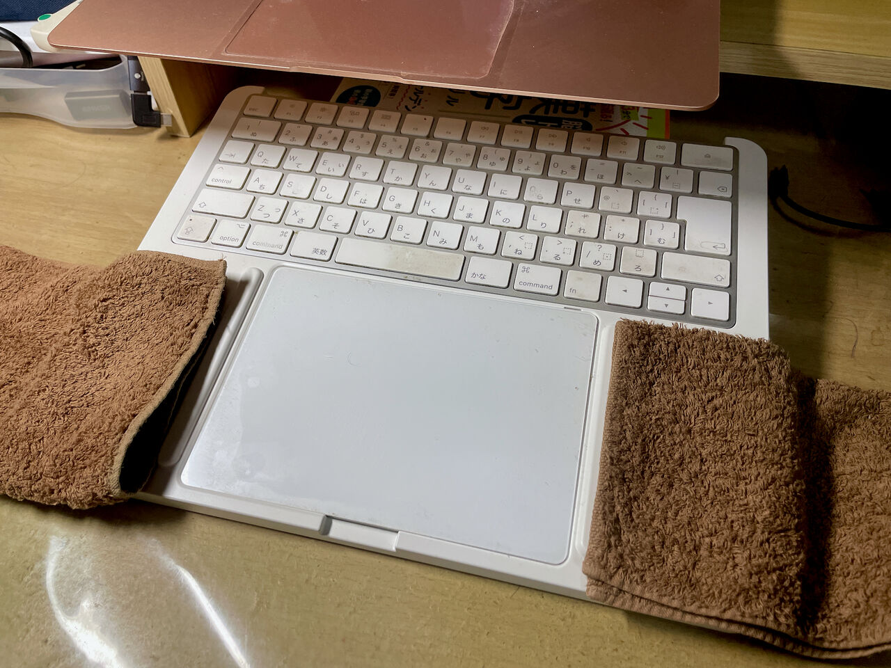 Magic KeyboardとMagic Trackpadを一体化できる「Tyonit Harmony Tray