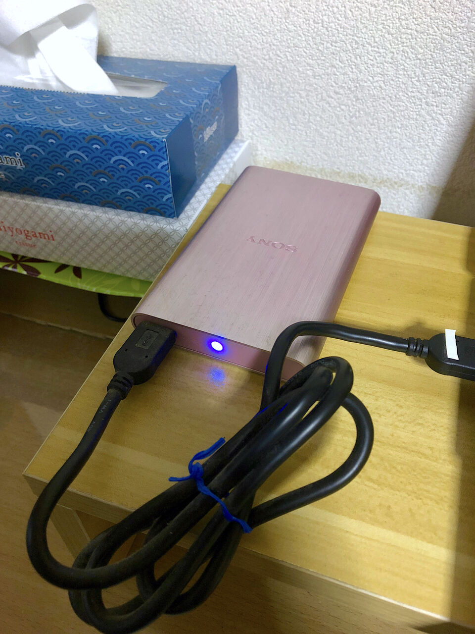 ソニーのポータブルHDD「HD-EG5」No - 10:接続中は青く点灯