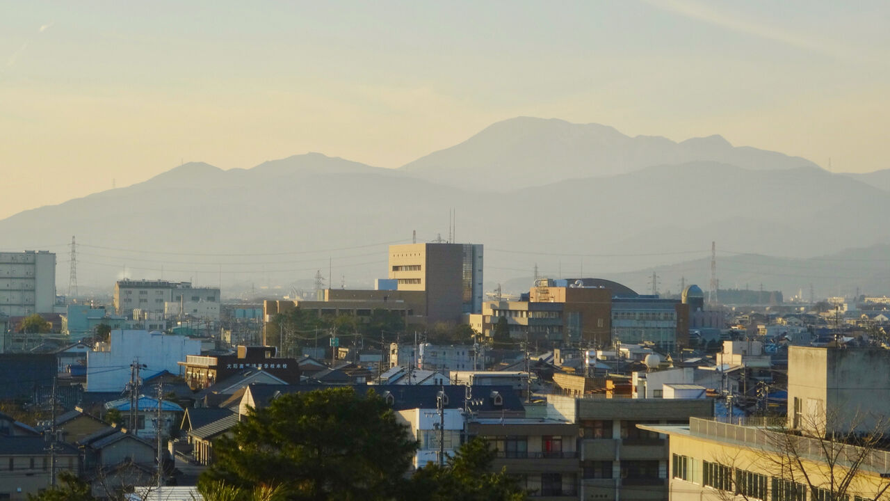 大垣城 - 43：最上階から見た景色（伊吹山）