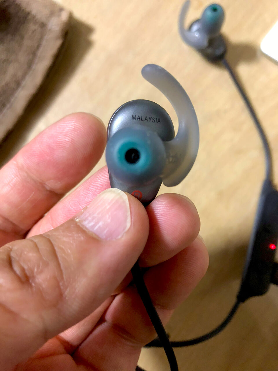 ソニーのワイヤレスイヤホン「WI-SP600N」 - 16:イヤホン装着部