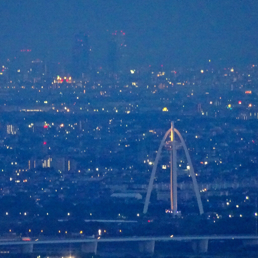 岐阜公園：展望レストランの展望台から見た夜景 - 6（ツインアーチ138と名駅ビル群）