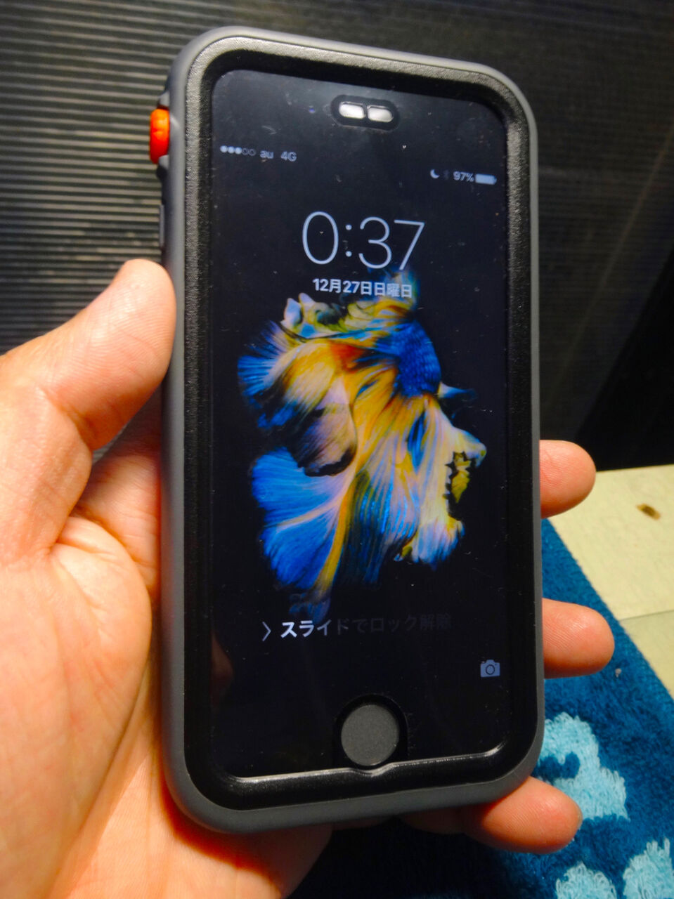 Catalyst Case for iPhone 6s No - 20:ケース装着時(前面、ロック画面)