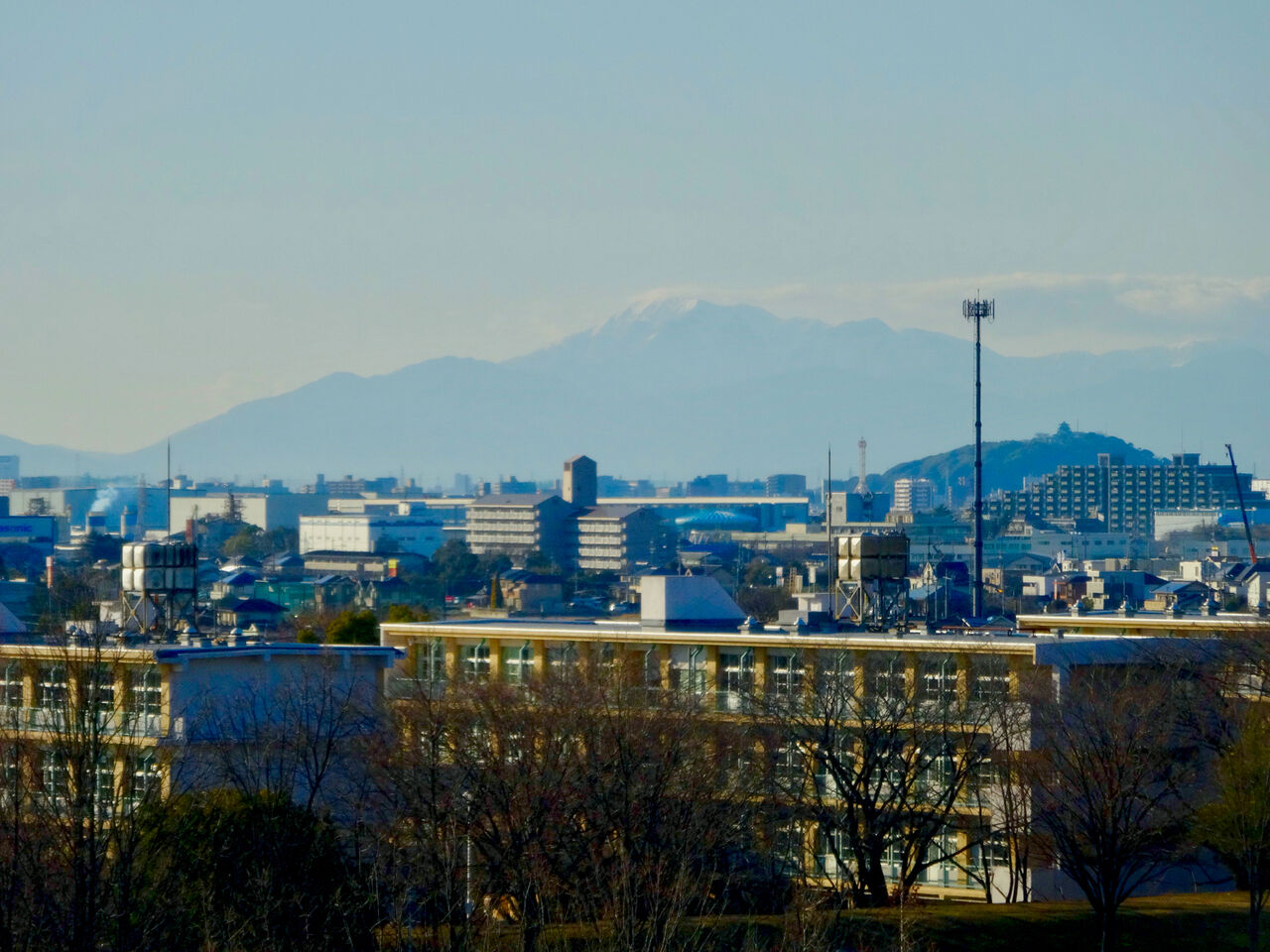 落合公園 水の塔から見えた伊吹山 - 1