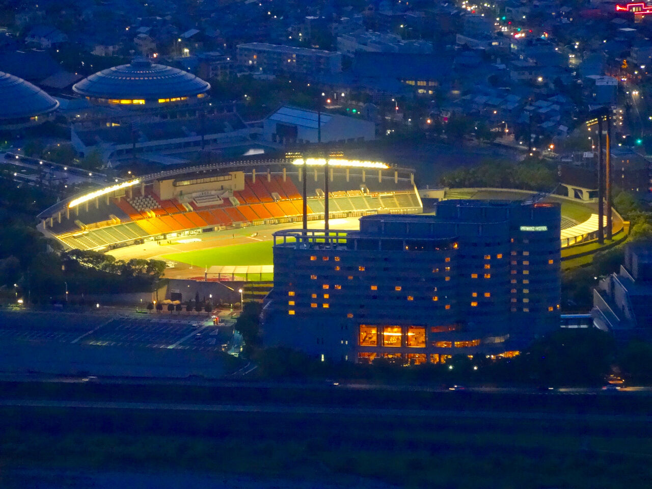 岐阜公園：展望レストランの展望台から見た夜景 - 10（長良川競技場）