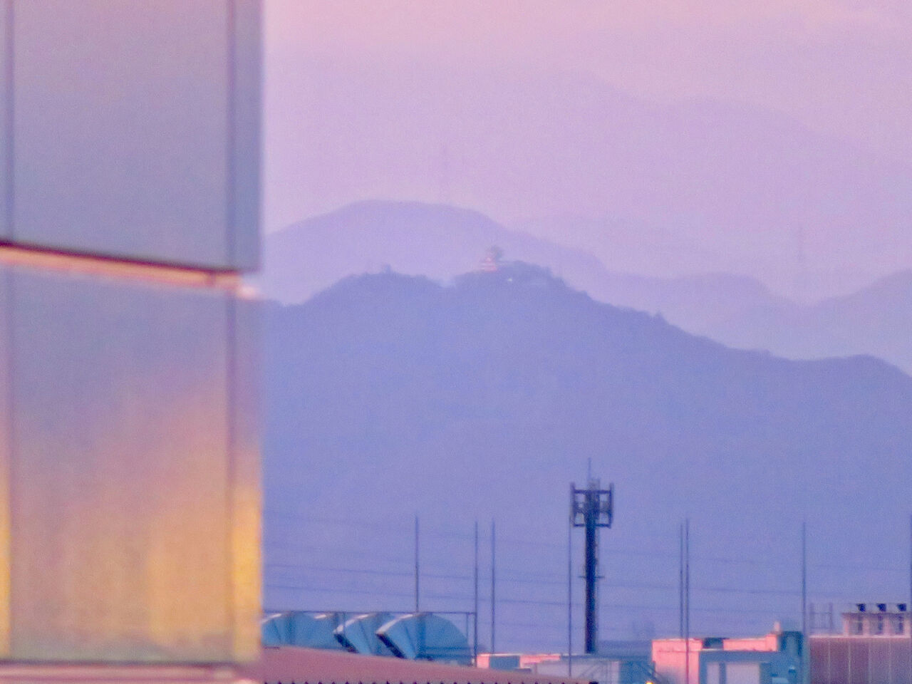 エアポートウォーク名古屋 No - 4：スカイデッキから見えた岐阜城（金華山）