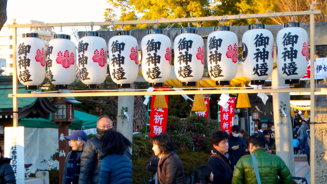 戌年で賑わう2018年正月の「伊奴(いぬ)神社」 - 4
