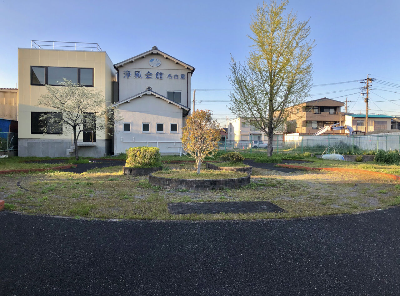 上空から見るとミッキーマウスに見える、春日井市花長町の公園 - 1