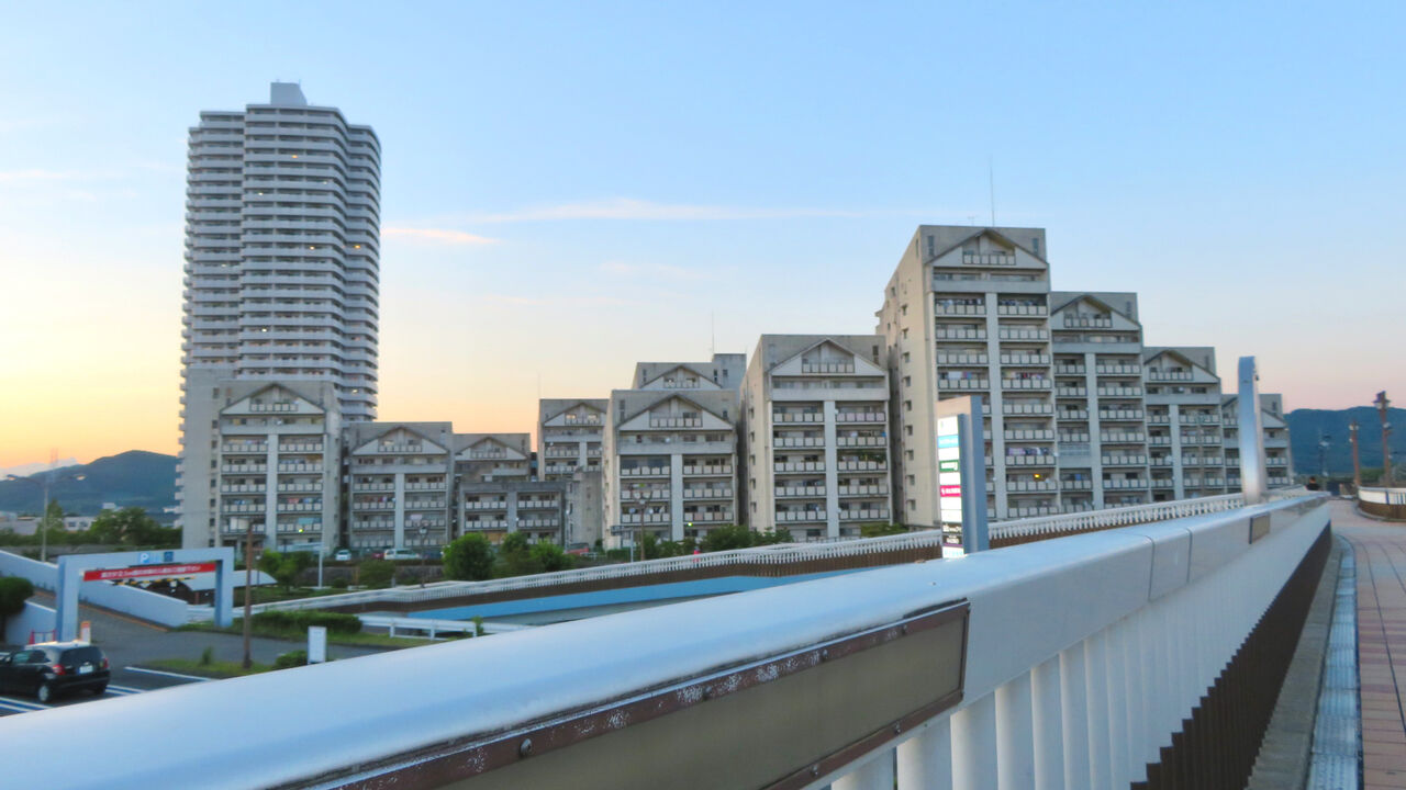 スカイステージ33と県営篠岡住宅