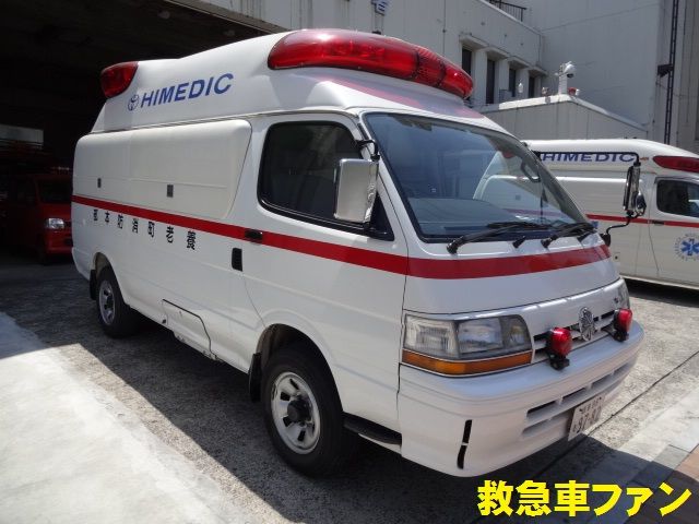 2015年もまだ健在！V8救急車 : 救急車ファンのブログ