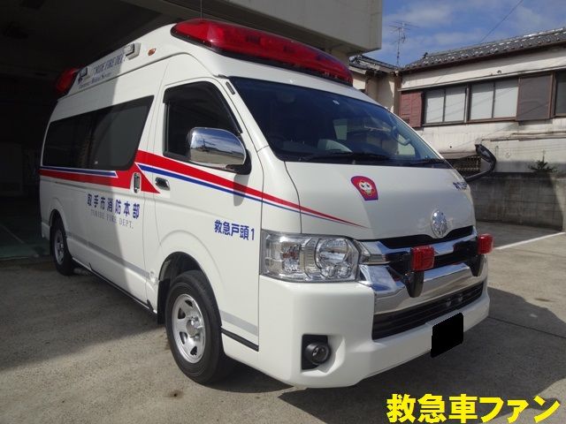 令和5年2月14日に宇治市槇島消防分署の高規格救急車を更新しました🚑,  この車両の特徴ですが、夜間の救急出動で住宅街を緊急走行する際、サイレン音が和音（ハーモニック）に変更できるようになっています。,  また、赤色灯も停車時に周囲に迷惑にならないなど状況に合わせた点灯パターンが選択できる機能を有しています。, 動画で一度確認してみてください！, 
