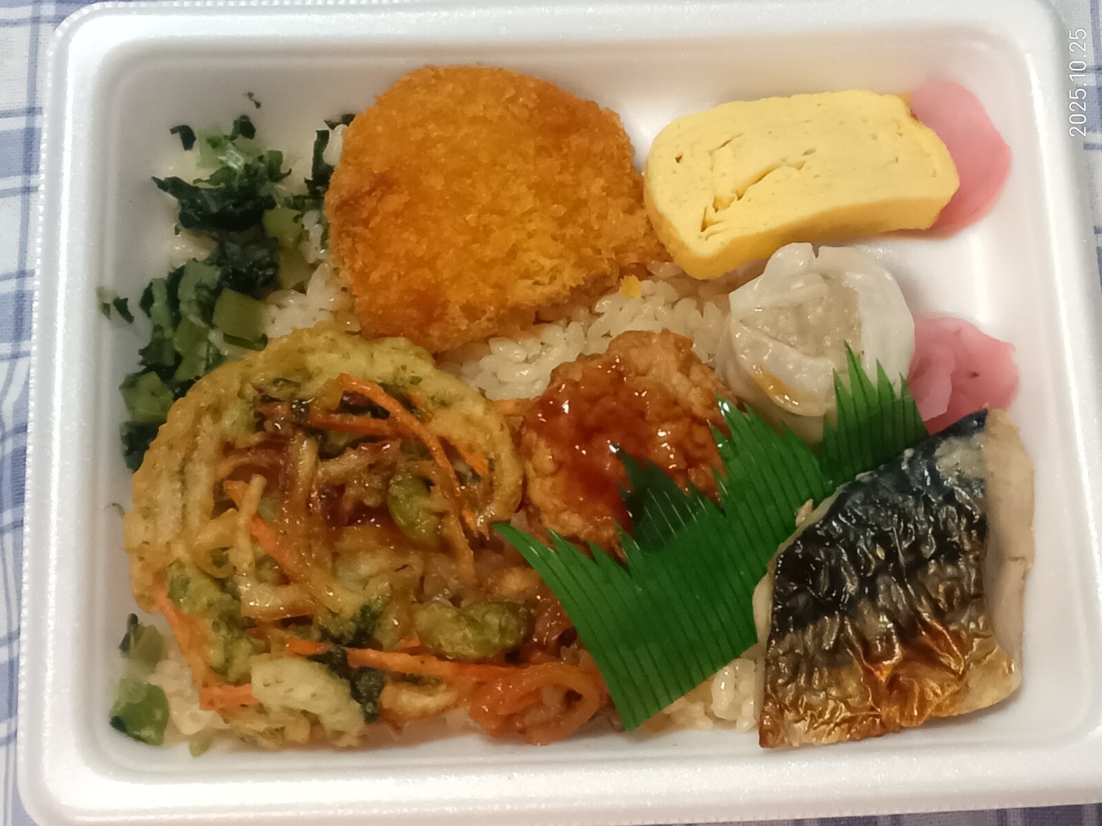 ファミマル塩鯖と7種のおかずのだしごはん弁当