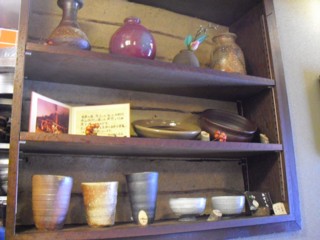 陶器の飾り棚