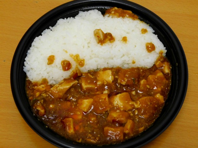 ご飯の上に麻婆豆腐