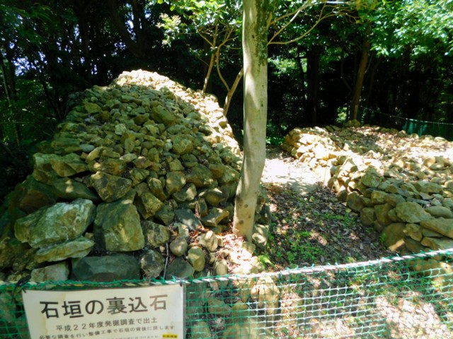 石垣の裏込石
