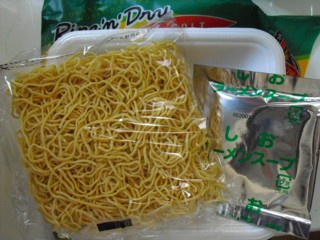北海道 熊出没注意ラーメン 塩味 中身