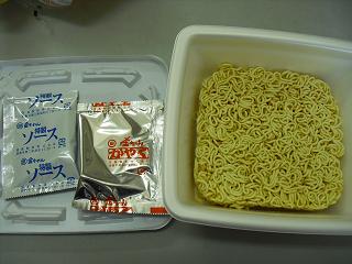 3金ちゃんソース焼そばの中身