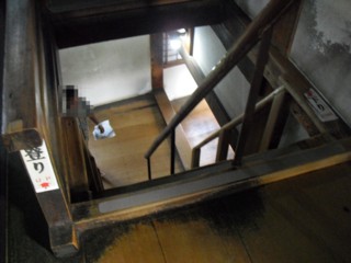 急な階段