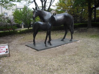 お馬ちゃんの銅像