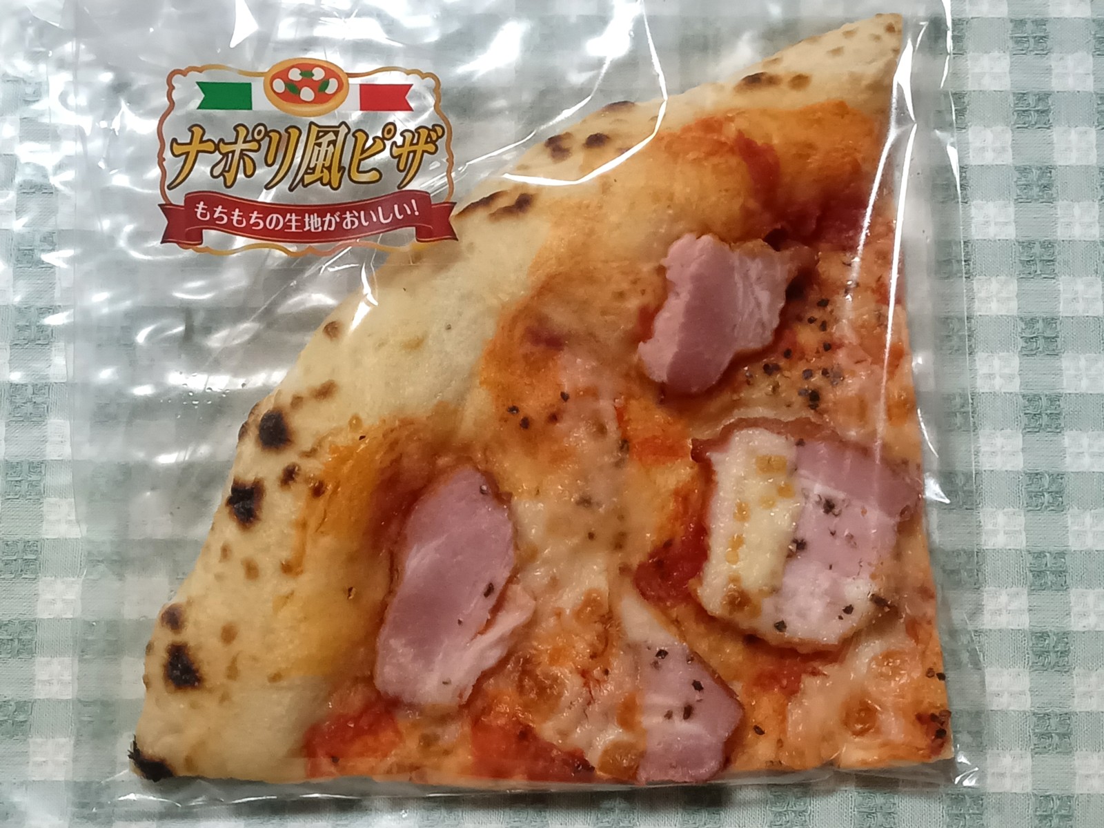 ナポリ風厚切りベーコンのピザ