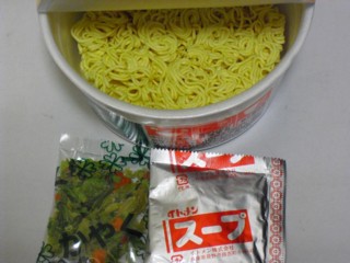 麺喰い亭 キャベツ塩味らぁめん あっさり塩 中身