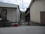 阿日寺入口はこの奥
