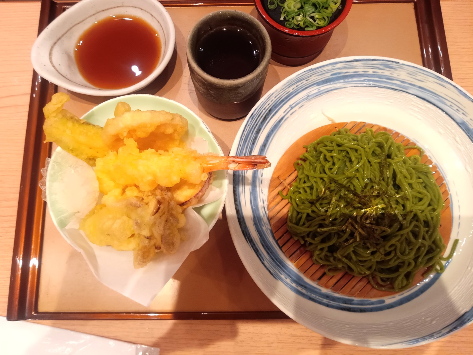 天ぷらと茶そば
