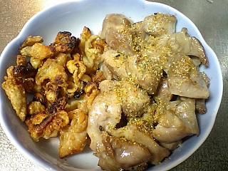 鶏の砂肝と皮の炒め物
