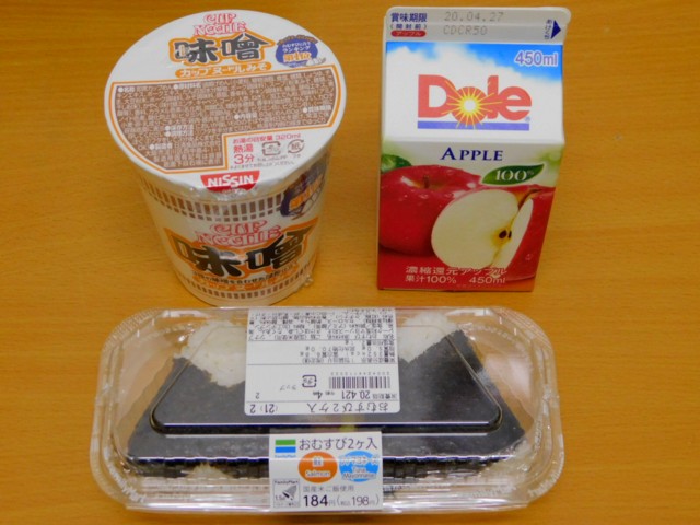 おむすびとジュースも