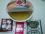 日清 濃厚辛とんこつ 唐辛子マー油付き中身