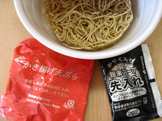 かき揚げ天ぷらそば中味