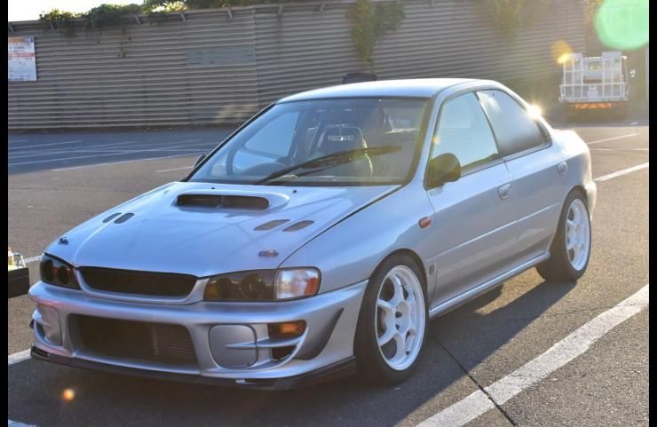 【旧車 人気 車】インプレッサの魅力をさらにアップさせるカスタマイズアイデア飛ぶように早いってこの車のこと！