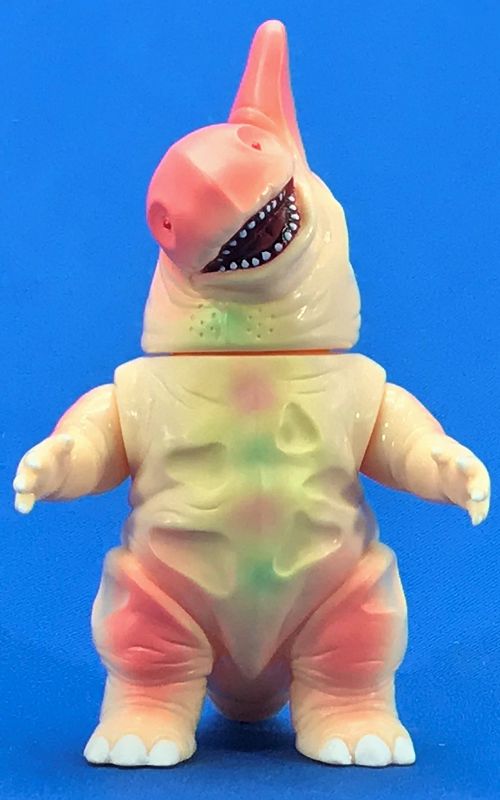 MAXTOY ナナシA ピンク蓄光　ソフビ アカネくんの怪獣工房シリーズ Amazon.co.jp: ナナシA 肌色成型 アカネくんの怪獣工房 怪獣倉庫
