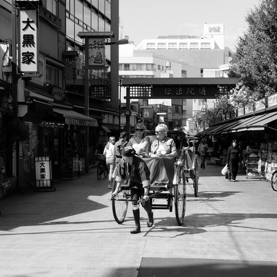Leica D-LUX7 モノクロ : 雨の日だからジャズでも勉強しよう