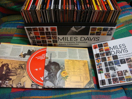 Miles box003