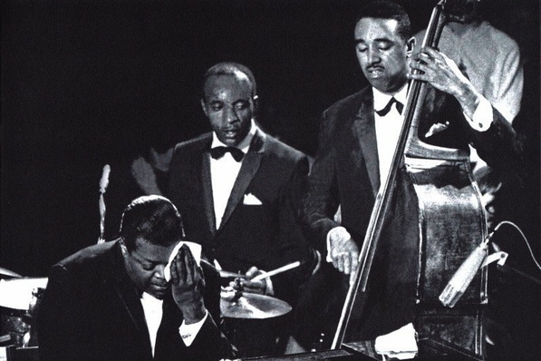 Oscar-Peterson trio005