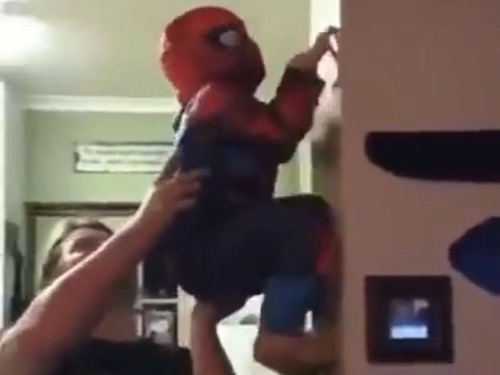 スパイダーマンごっこをしたい子供にとって理想のパパがこちら