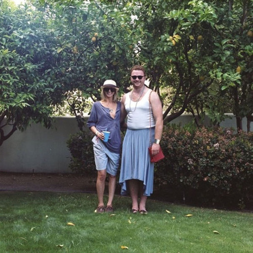 男女の服を交換04