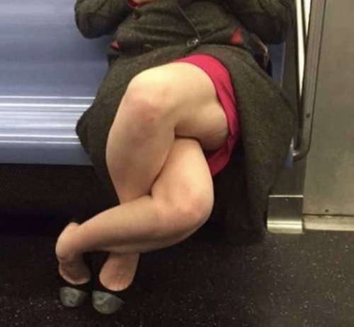 これ どうなってるの 足を組んだ女性の写真が注目を集める らばq これ どうなってるの 足を組んだ女性の写真が注目を集める らばq