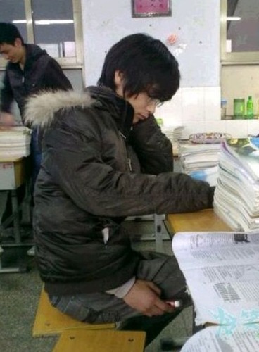 授業中に携帯01