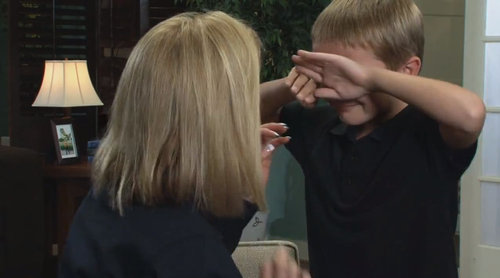 初めて息子の声を聴く母親06