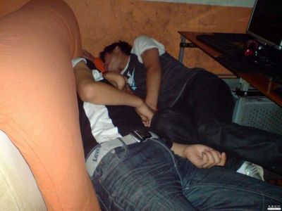 中国のネットカフェでぐっすり眠る人々11