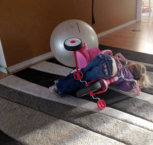 子供たちはどこでも眠れる06