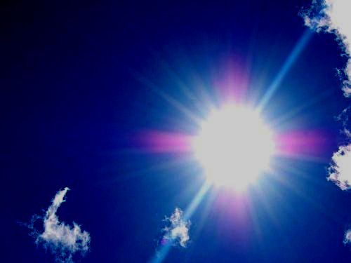 顔の半分だけ日光に照らされた結果00