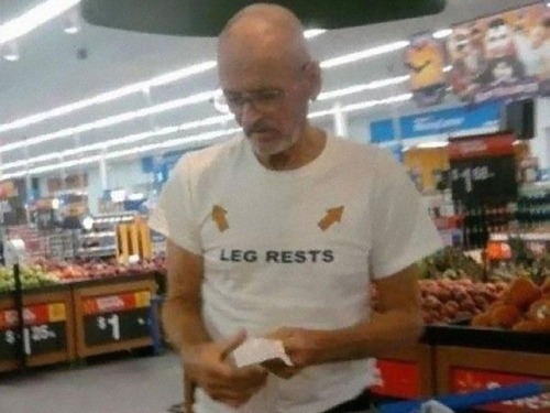 おもしろTシャツを着た老人たち01