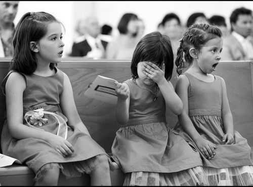 結婚式でキスを見た少女たち01